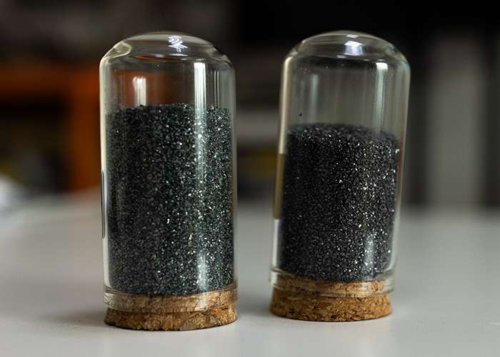 Black silicon carbide and green silicon carbide