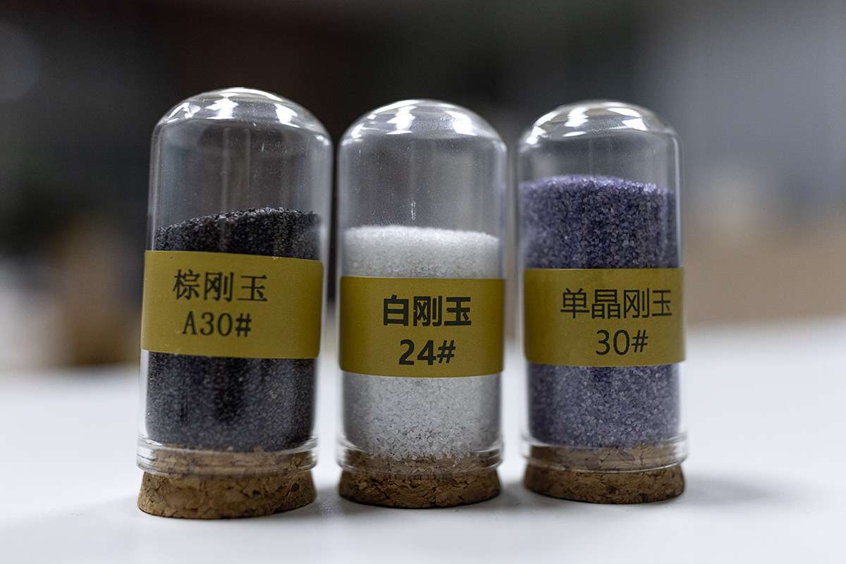 Brown corundum, white corundum and single-crystal corundum